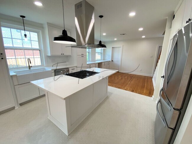 Building Photo - Spacious 4-Bedroom with Custom Finishes in...