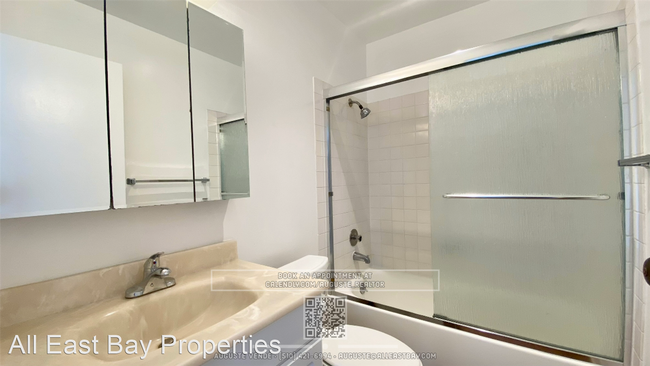 Building Photo - 1 br, 1 bath House - 5 Embarcadero W 318