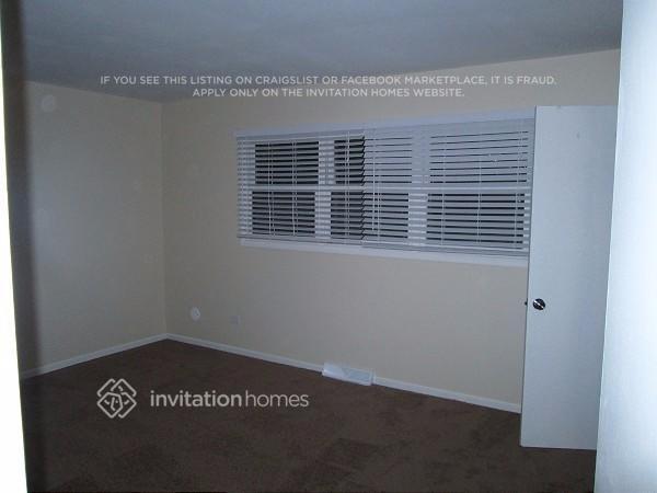 Building Photo - 4913 Lakeshore Dr