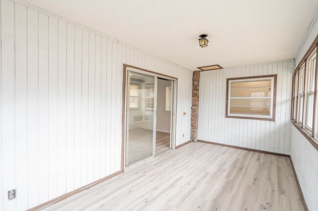 Building Photo - Bright and clean 3 bedroom home!