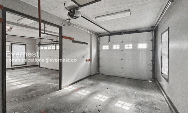 Building Photo - Modern Living in Saddle Bridge with Private Patio / 4 Beds and 2.5 Bath / Available Now!