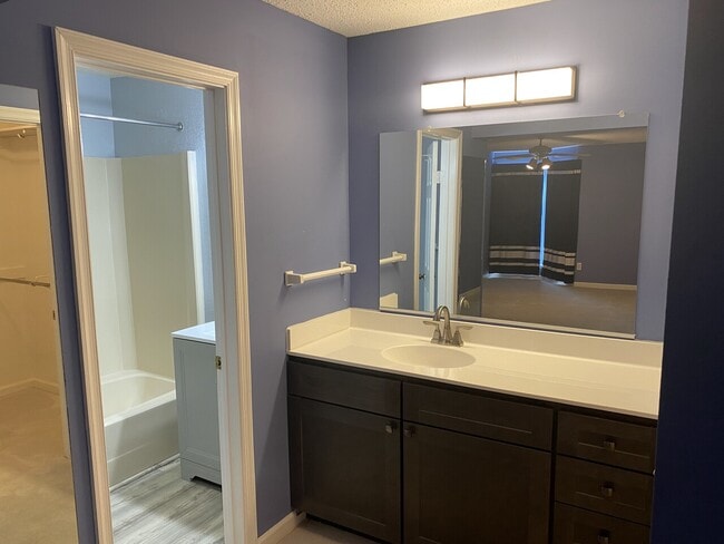 Building Photo - 423 Harbour Point