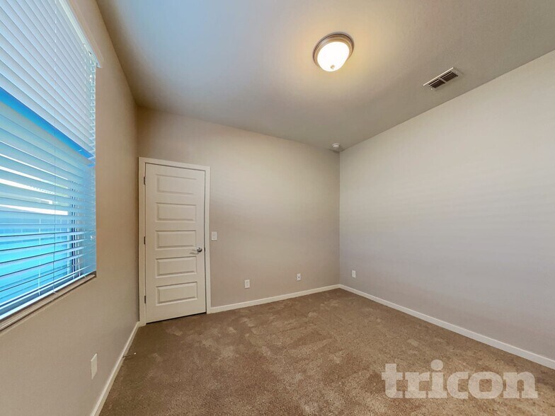 Building Photo - 439 W Tenia Trail