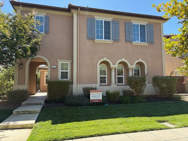 Primary Photo - 1/2 off ONE months rent special