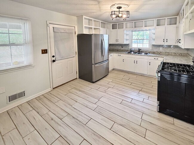 Building Photo - Spacious 3 BR/2 BA in Powder Springs!