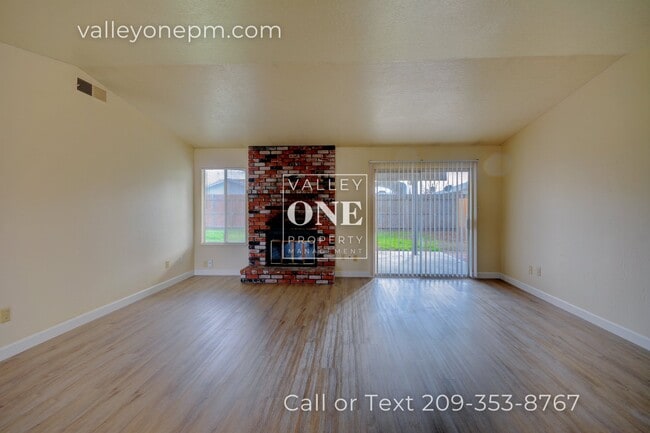 Building Photo - 2232 Ridgeway Dr