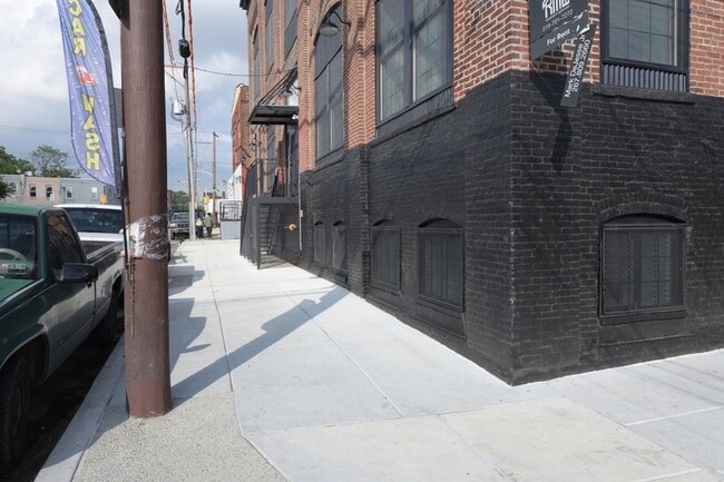 Building Photo - 1901 E Willard St