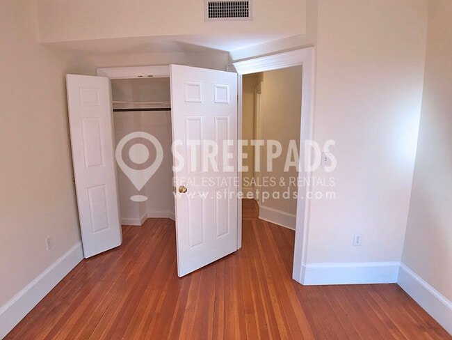 Building Photo - 881 Massachusetts Ave