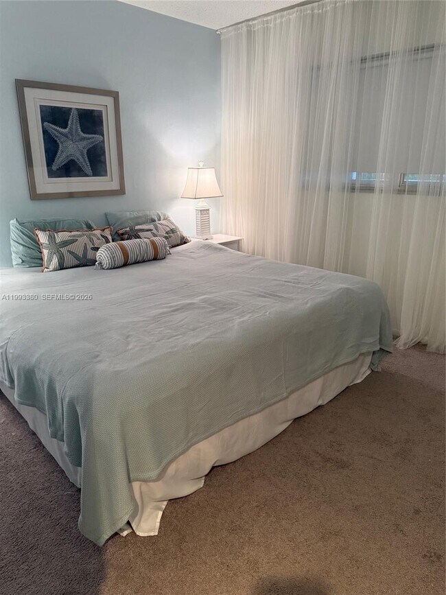 Building Photo - 440 Paradise Isle Blvd