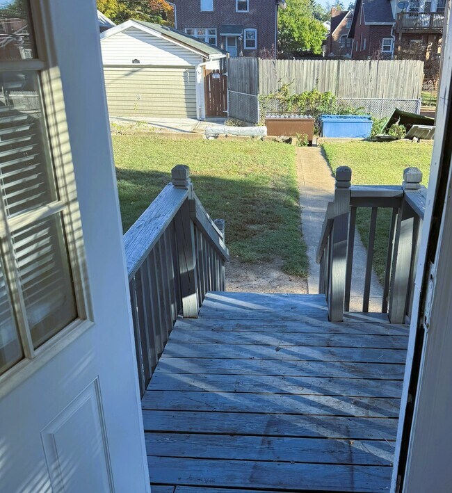 Building Photo - 5011 Devonshire Ave