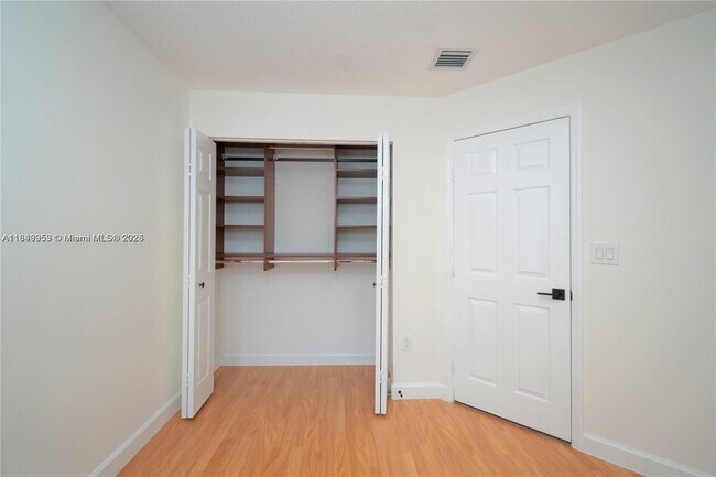 Building Photo - 7042 NW 114th Ct