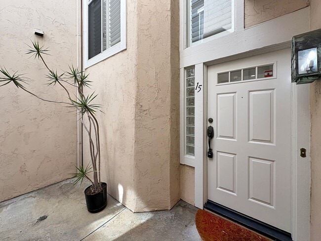 Building Photo - Beautiful 2B/2.5BA Two-Story Home with AC,...
