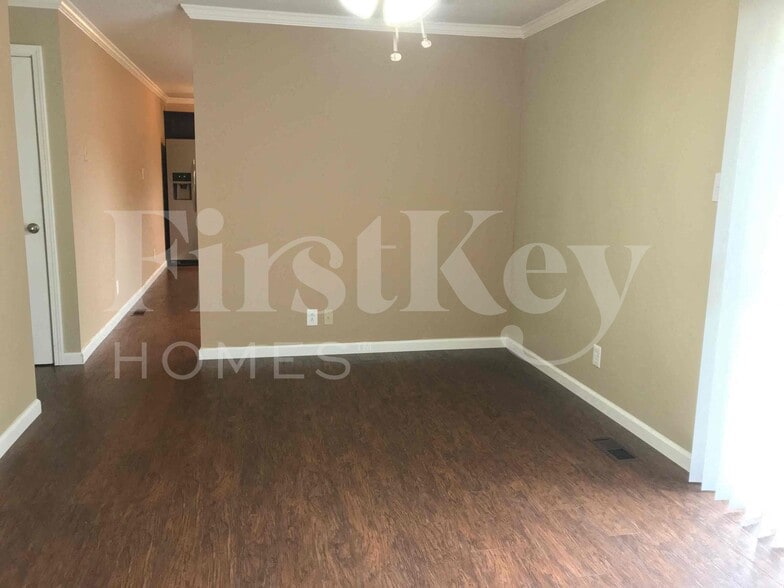 Building Photo - 6380 El Serrano Dr