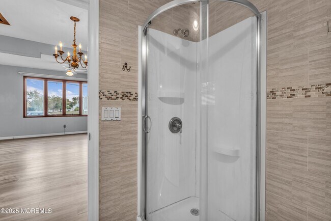 Building Photo - 177 Creek Rd