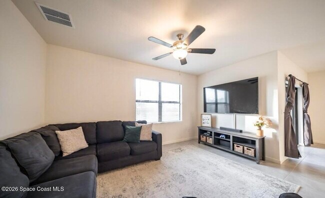 Building Photo - 487 Old Country