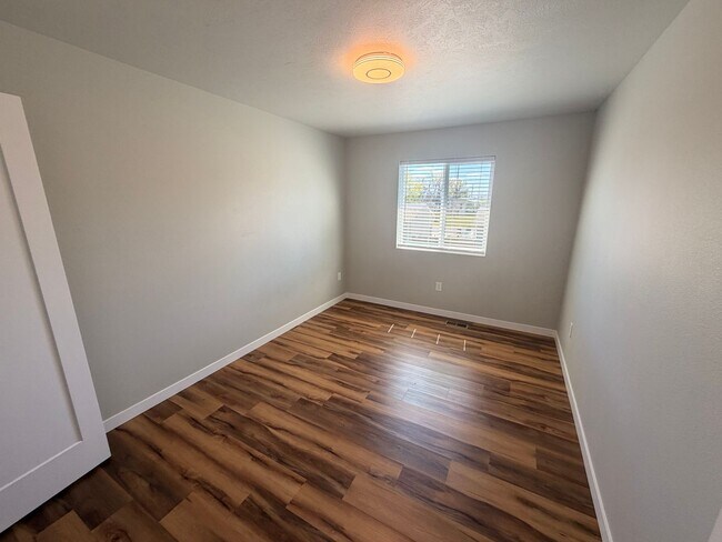 Building Photo - 13817 W Redding Dr