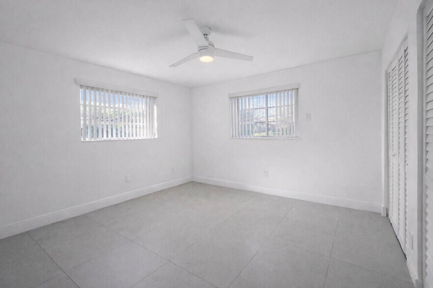 Building Photo - 2150 SW 72nd Ave