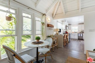 Building Photo - 444 S Roxbury Dr