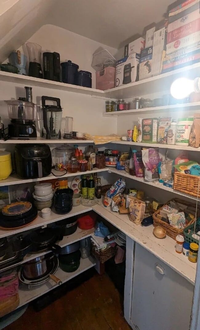 Building Photo - 1802 W 3rd St