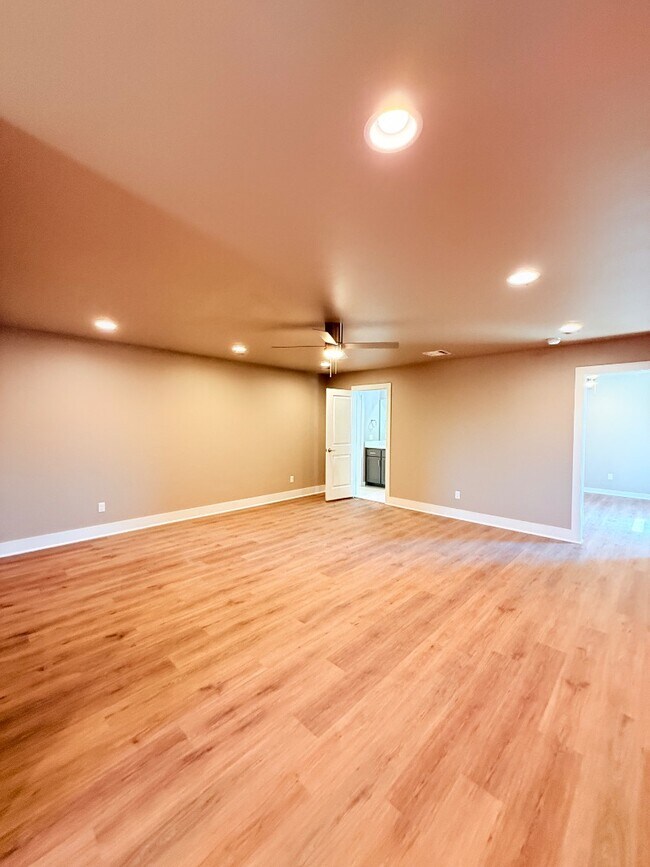 Building Photo - 520 Nabi Dr