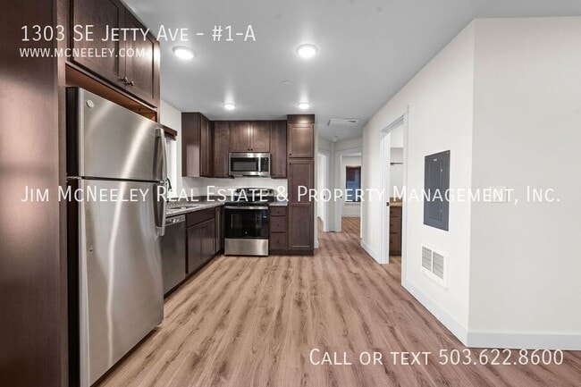 Building Photo - 1303 SE Jetty Ave
