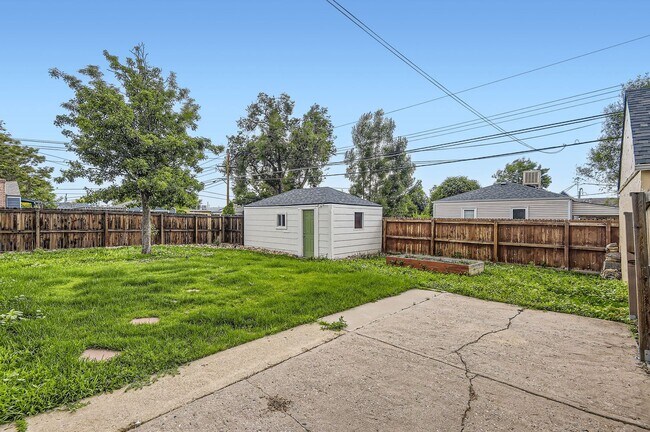 Building Photo - Remodeled 2BD, 1.5BA Chaffee Park Home wit...