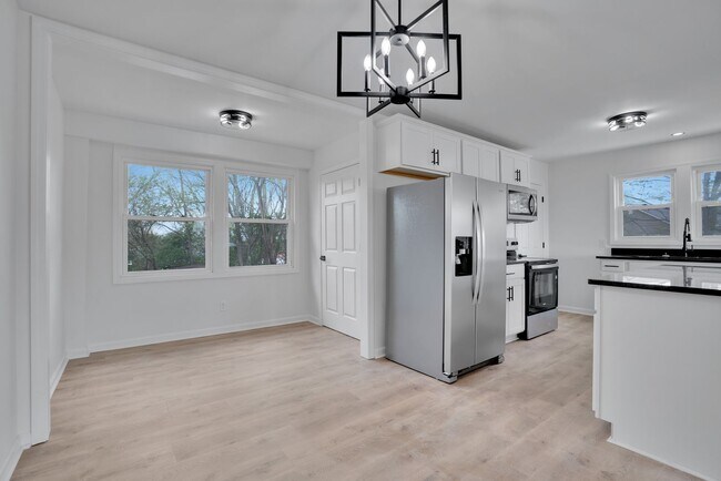 Building Photo - Like New! Fully Renovated 3BR Home | Move-In Ready | Large Lot