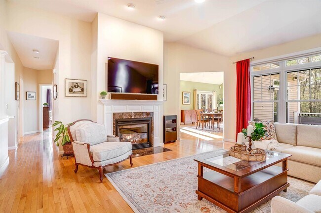 Building Photo - 7 Glen Ct