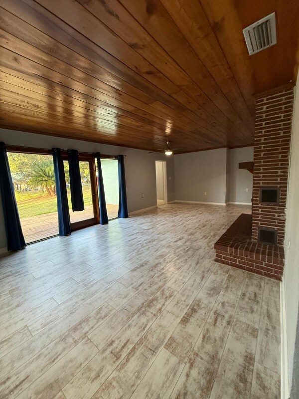 Building Photo - 320 E Oak St