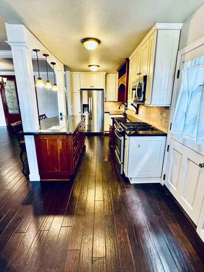 Building Photo - Two Bedroom Home for Rent on Naples Island