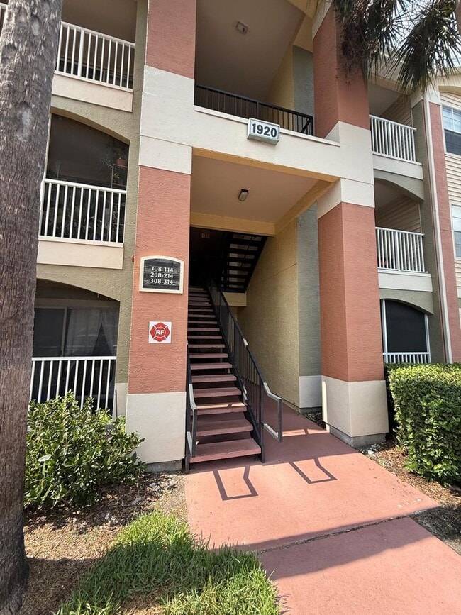 Building Photo - Oviedo Condo