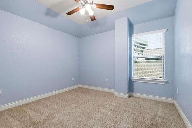 Building Photo - 15004 Iveans Way