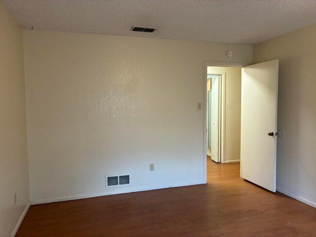 Building Photo - 3 Wagnon Dr