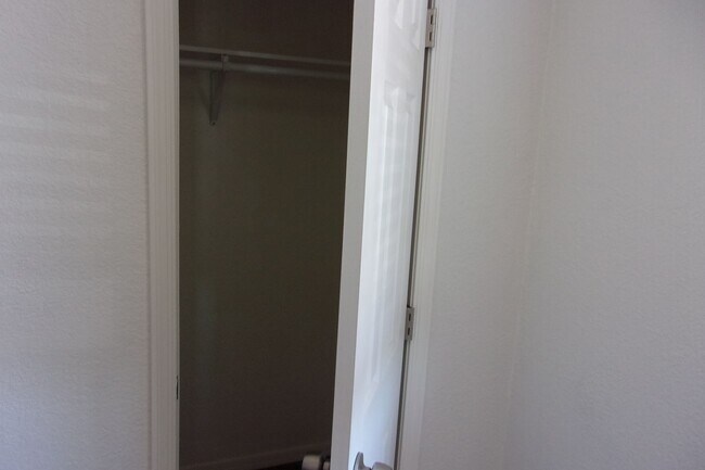 Building Photo - Great home in with great mountain views.