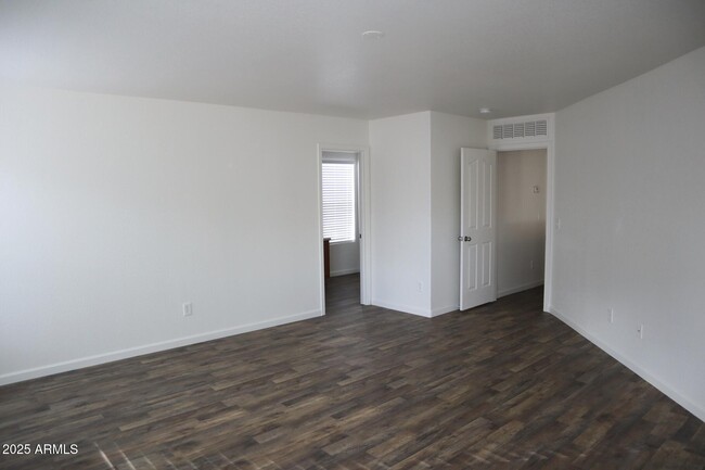 Building Photo - 2745 W Sunshine Butte Dr