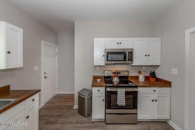 Building Photo - Convenience!!!!!