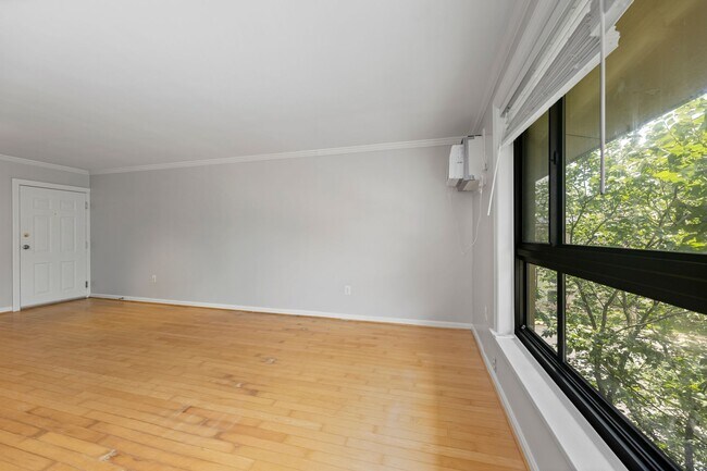 Building Photo - Newly Renovated Two Bedroom Condo! Parking!