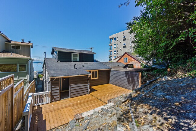 Building Photo - 1310 Alki Ave SW