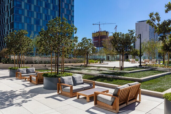 Building Photo - Brand New Luxury unit in the Heart of Downdown LA