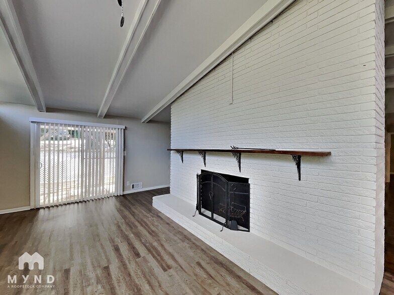 Building Photo - 1322 N Cliff Valley Way NE