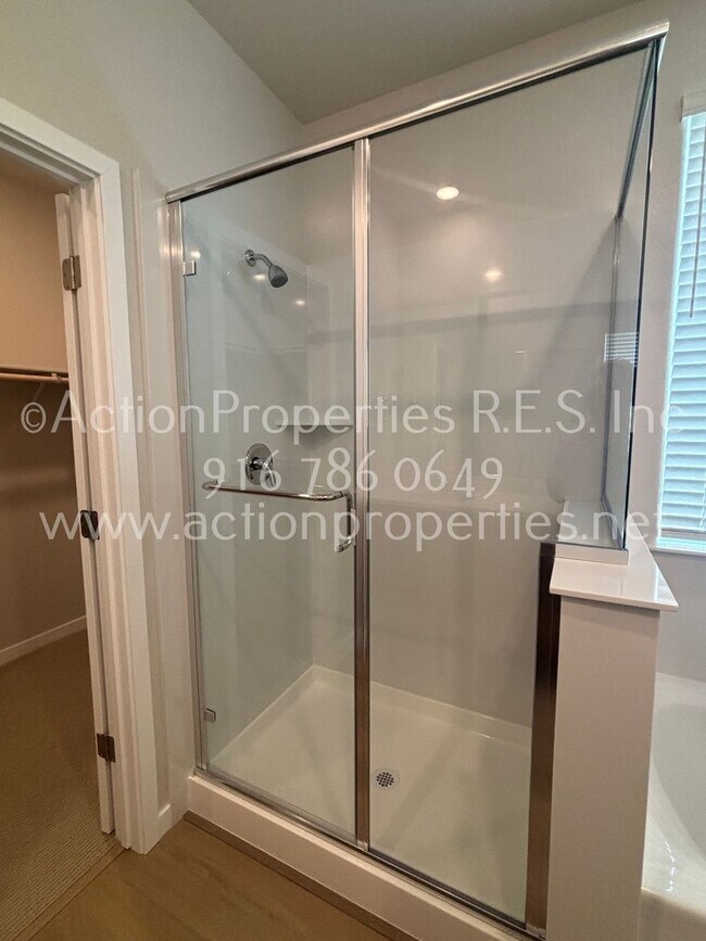 Building Photo - Action Properties Offering Roseville Solar: Inspiration Village Community Gated: 3 Bedroom 3 Bath...