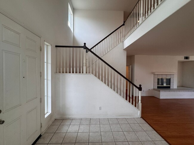 Building Photo - Spacious 5-Bedroom Home in Sought-After Vi...
