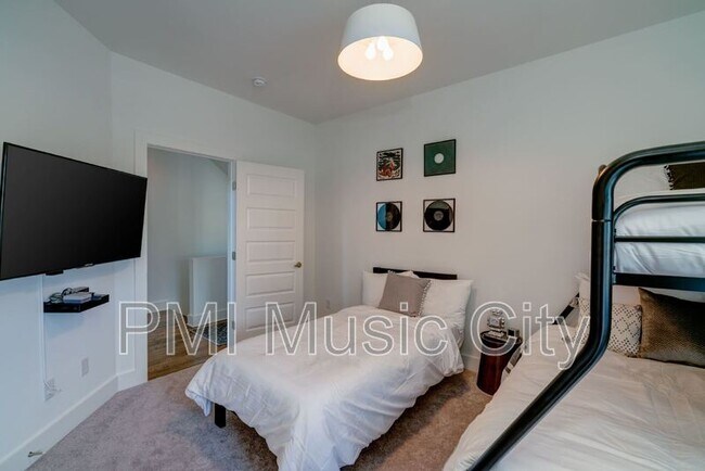 Building Photo - 938 Southside Pl