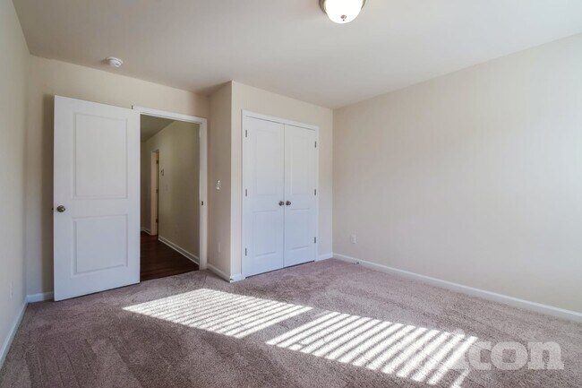 Building Photo - 3990 Bella View Ln