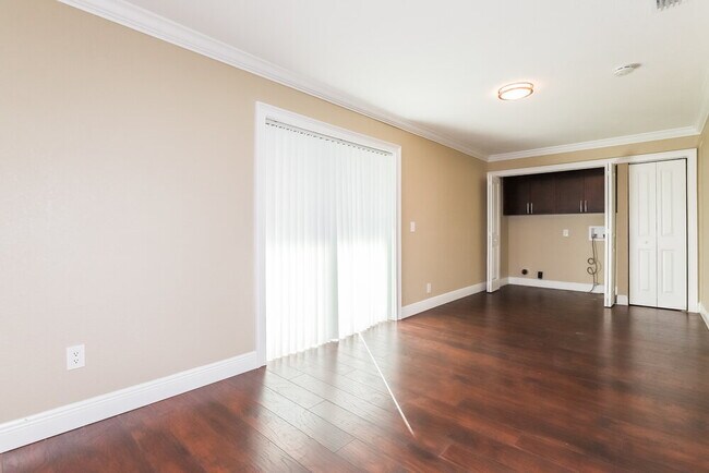 Building Photo - 10209 N Fleetwood Dr