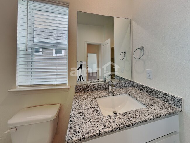 Building Photo - 2734 Lillybrook Ln