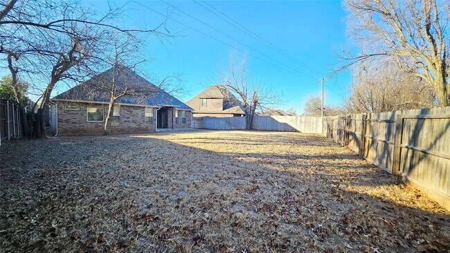 Building Photo - 1801 Savannah Ln