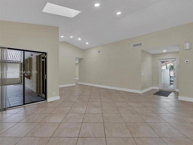 Building Photo - 2158 Baton Rouge