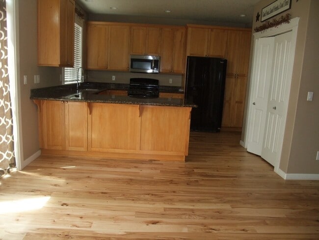 Building Photo - Spacious 5 bedroom 3 bath home near a park in SE Albany