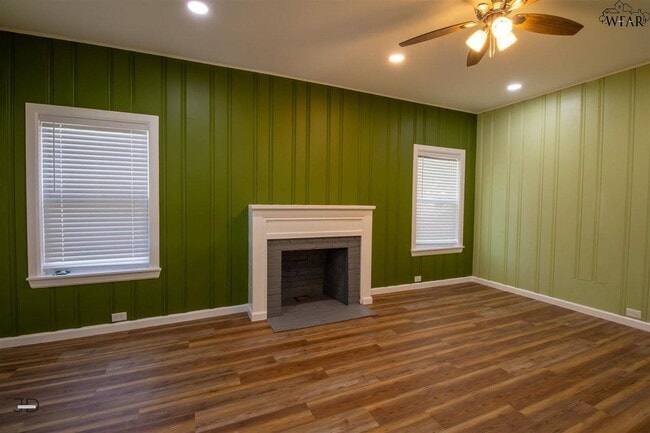 Building Photo - 207 E Ida Ave
